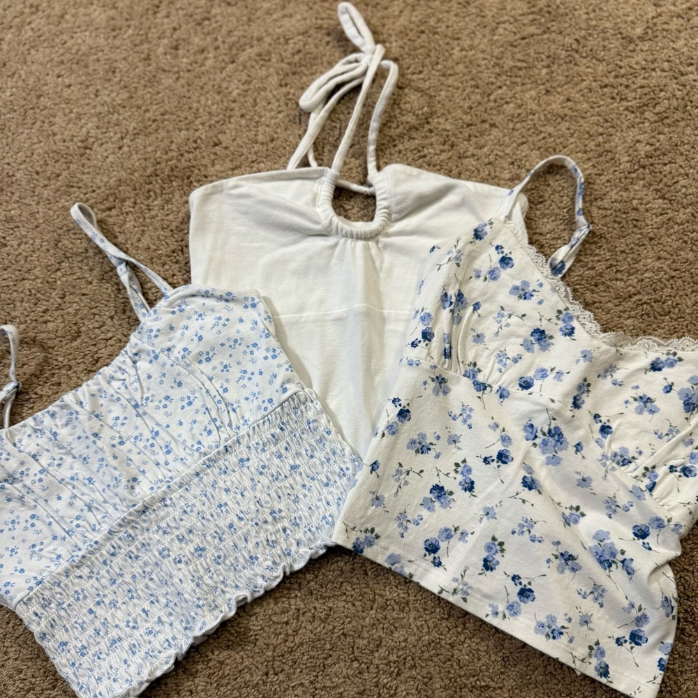 Hollister Blue Floral and White Cropped Camisole Set of 3,  xs